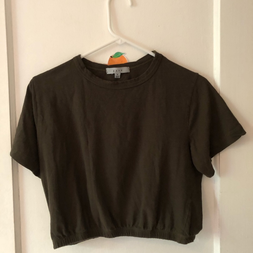 Army green t-shirt🐸